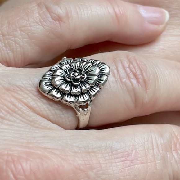 Vintage Silver Sterling flower 🌸 ring - Picture 6 of 6
